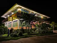 Tonmai Suites
