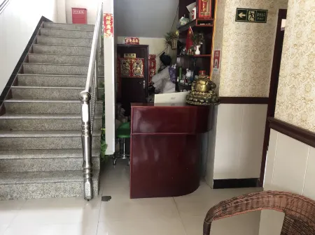 Zhengyang Red Sun Hotel Отели в г. Чженян