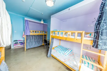 Chengdu Walking Season Hostel