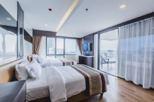Golden Jomtien Beach Hotel Отели рядом с достопримечательностью «Плавучий рынок в Паттайе»