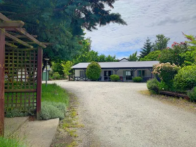 Archway Motels & Chalets Hotels in 