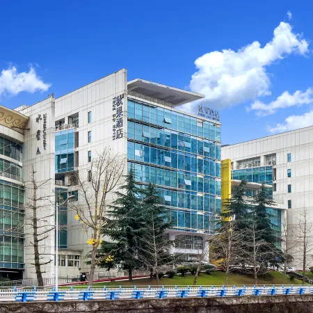 TRUE GO Hotel (Chongqing Liangjiang Xingfu Plaza Guangdianyuan Light Rail Station) Отели рядом с достопримечательностью «Спортивный Центр Гокко»