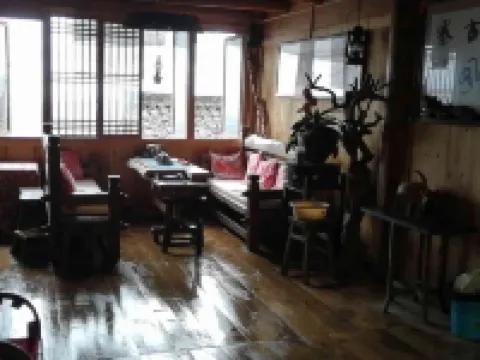 Yisha Gufengzhai Inn โรงแรมในฉงเจียง
