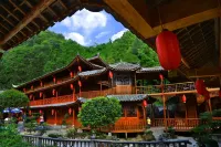 Koi Mountain Cliff Lodge · Cliff Hotel