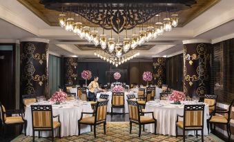 3. Dusit Th..
