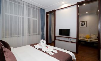 Red Memory Themed Hotel