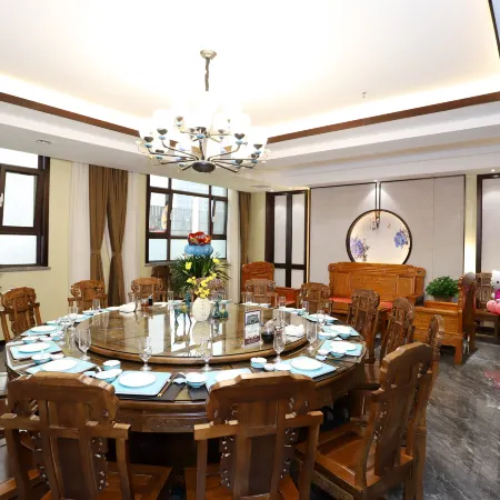 Huang He  Hotel