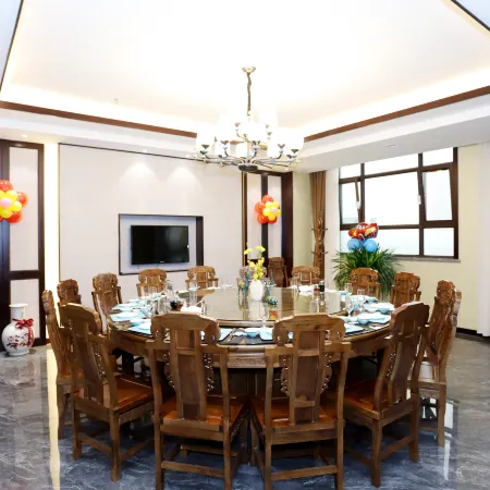 Huang He  Hotel