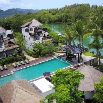 AANA Resort & Villas Koh Chang Отели рядом с достопримечательностью «Pearl Beach»