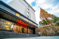 Jinggangshan Ciping Jinshimian Grand Hotel (Jinggangshan Scenic Area Visitor Center) Hotel in zona Baijiao Tower