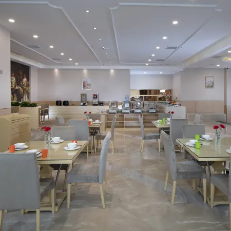 Vienna Classic Hotel (Jinjiang China Shoe Capital Wuyue Plaza)