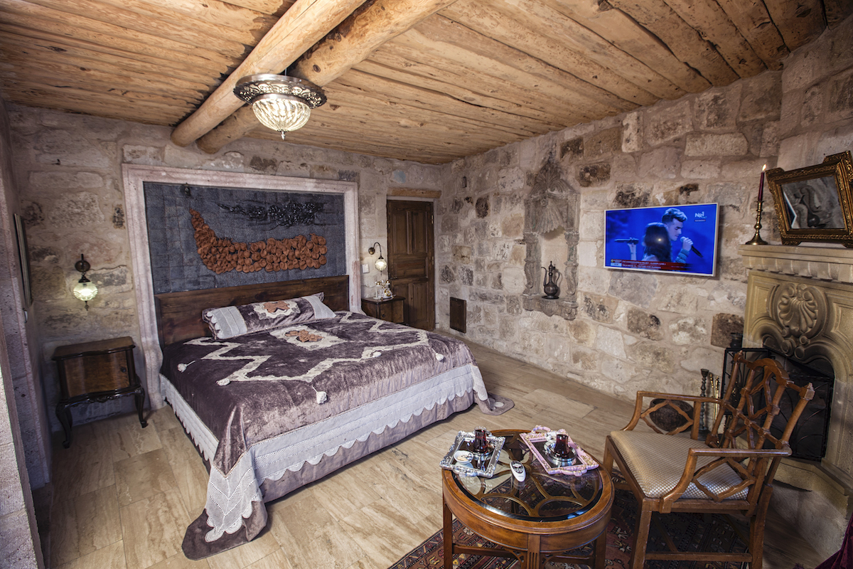 Elika Cave Suites