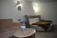 Gillanis Hotel Murree