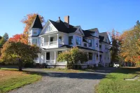 By the River B&B Hotel dekat University of Fredericton