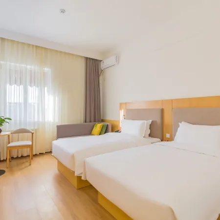 Huayi Collection Hotel (Beijing Xinguozhan Capital Airport)