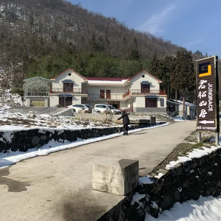 Changyang Junqishanju Farm Stay