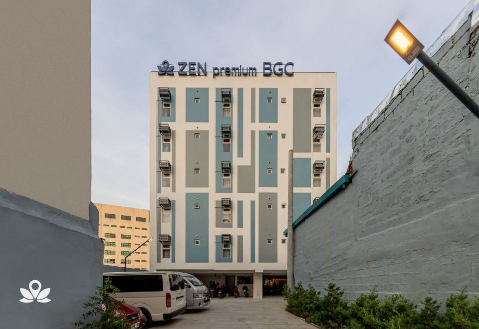 3. IHotel U..