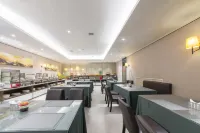 Ease Hotel (Harbin Central Street)