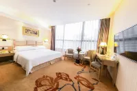 Vienna Hotel (Zhanjiang Haibin Avenue Jinshawan)