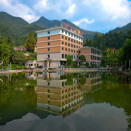 Gold Hotel