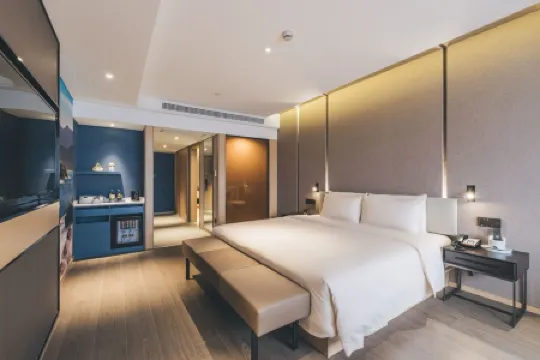 Sushi Luxury Hotel (Shanghai Riyueguang Dapuqiao Subway Station Branch)