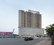 Vienna Hotel (Xinyi Jiaoyucheng River View) Hotels near Dingbao Forest Park