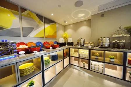 Homeinn Selected Hotel (Handan Development Zone East Railway Station Municipal Government) Отели рядом с достопримечательностью «Guangfu Ancient Town»