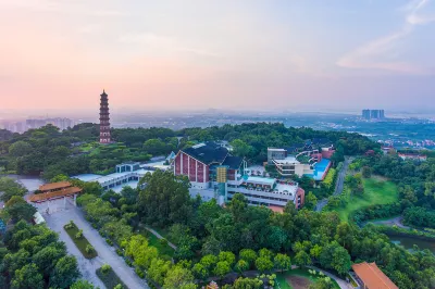Lotus Hill Yuehai Hotel Hotel in zona Wenboyuan Confucius Institute