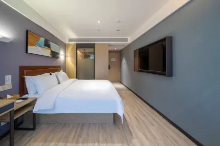 Waiting Qingju Hotel (Shanghai University of Finance and Economics Fudan University Branch) Отели рядом с достопримечательностью «Fudan University Handan Road Stadium»