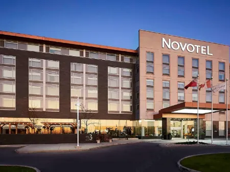 Novotel Toronto Vaughan Отели рядом с достопримечательностью «Кортрайт Сентр фор Консервейшен»