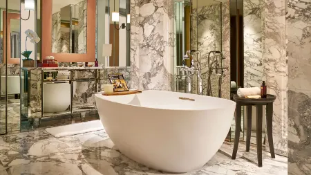 Grand Hyatt Erawan Bangkok Отели рядом с достопримечательностью «Si Yan Wimol Commercial School»