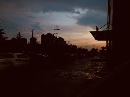 Orange Hotel (Fuyang Shanghai South Road RT-Mart) Отели рядом с достопримечательностью «Nanhu Park»