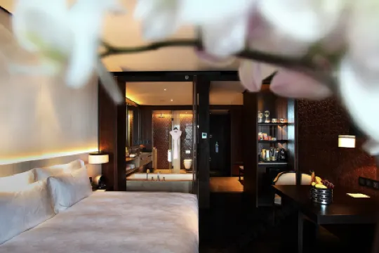 Bay Breeze Hotel Отели рядом с достопримечательностью «Tianshan»