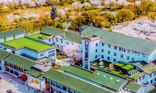Wuxi Sakura Villa (Taihu Yuantouzhu Scenic Area)