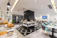 Xana Hotelle Hotel (Tianjin Station Binjiang Road Commercial Street)