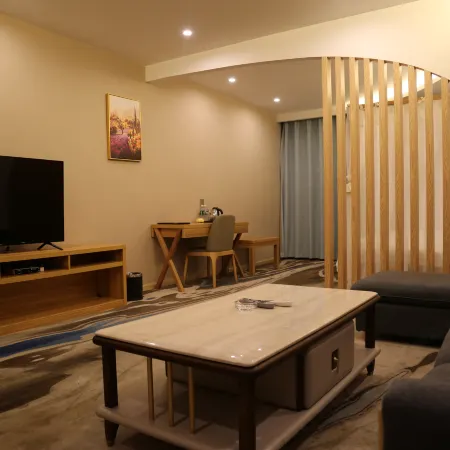 Huaning Renhe Hotel