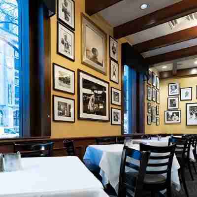 Selina Chicago Dining/Meeting Rooms