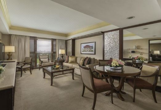 1. 더 마닐라 호텔..