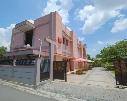 Karana House Syariah Hotels in Mlati