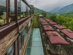 Dujiang Neihongkou Green Mountain View Hot Spring Hotel