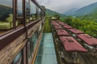 Dujiang Neihongkou Green Mountain View Hot Spring Hotel Hotels in Hongkou
