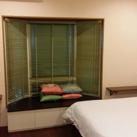 DongHua Dream House B&B Отели рядом с достопримечательностью «Станция Zhixue»