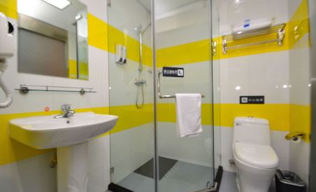 7 days hotel (Xilong market store of Harbin Convention and Exhibition Center) - Housity