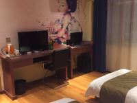 陇南香山红叶主题酒店 - 浪漫标准间