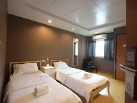 Room@Doze Hotels near Wat Cholapratan