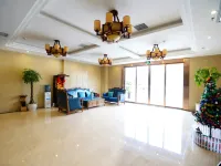 Colorful Royal Hotel (Qingzhen Time Guizhou Ancient Town) Hotels in Qingzhen