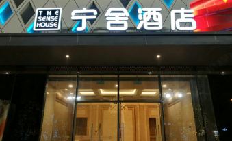 THESENSEHOUSEHOTEL.COM