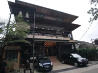 Triple Seven Bed and Breakfast Hotels near Husein Sastranegara Airport