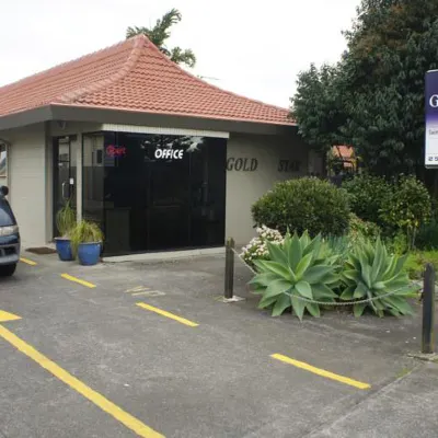 Airport Gold Star Motel Hotel dekat Gunung Mangere