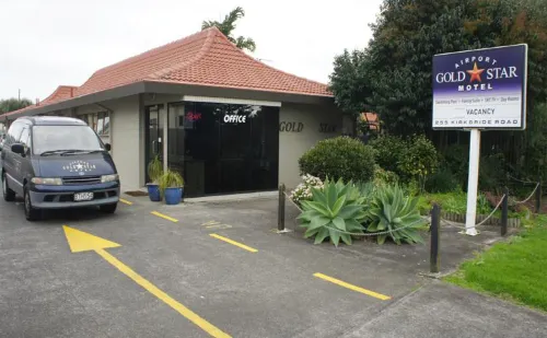 Airport Gold Star Motel - piscina